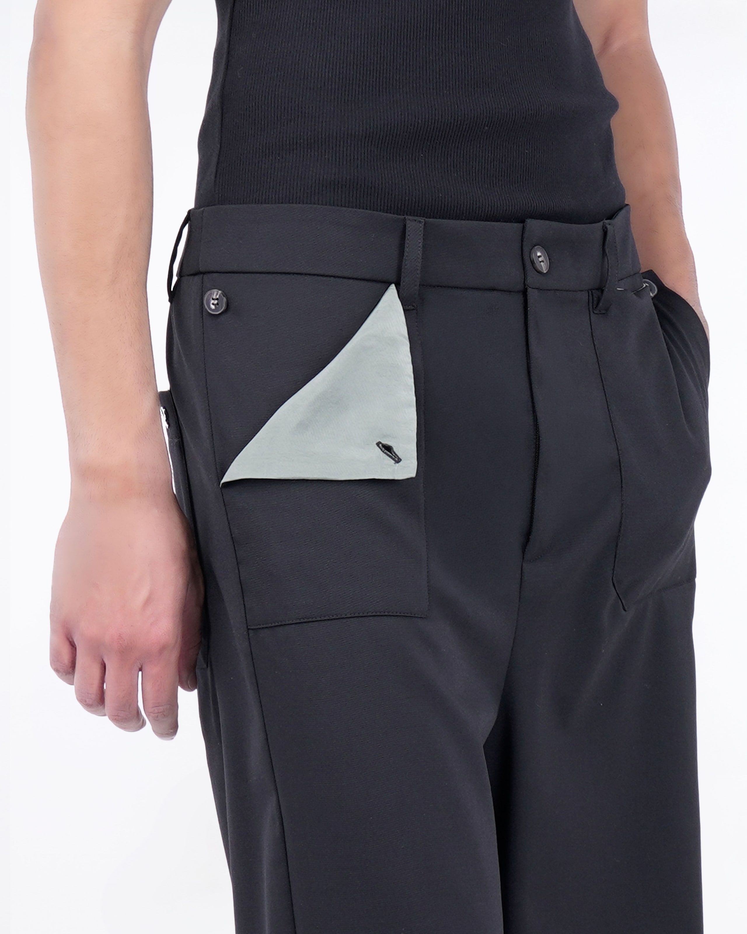 PANTALONE CON TASCHE A TOPPA